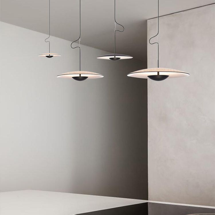 Luce a ciondolo interno minimalista, illuminazione a sospensione in metallo piatto in metallo a 1 luce