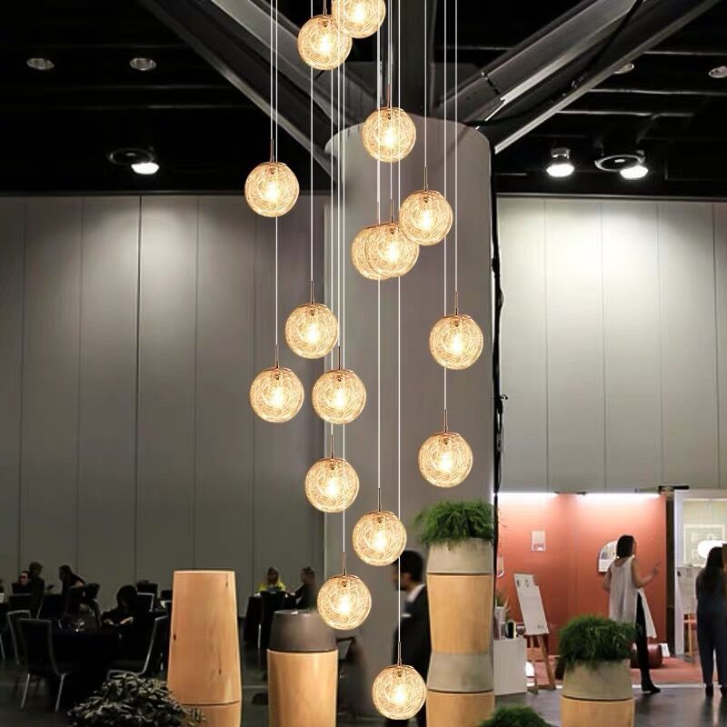 Lumière suspendue en argent dans la lampe suspendue du globe en acier inoxydable de style de luxe moderne pour les escaliers