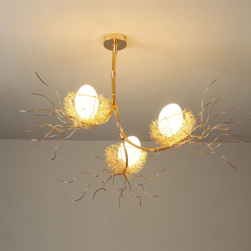 Modern Branch Hanging Light met Nest & Egg Three Lights Metal Kroonluchter in goud voor studieruimte