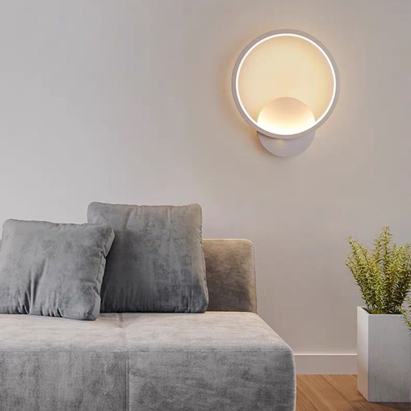 Luci da parete dell'ombra geometrica in metallo Moderno Simple Stile 1 Fun a monte della testa Flainia in bianco