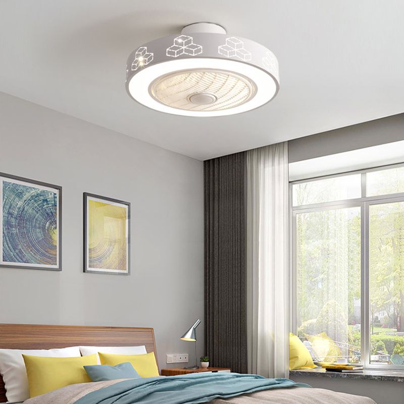 Trommelförmige Schlafzimmer Lüfterlampe Metall Nordic Style LED Semi Flush Deckenleuchte in Weiß