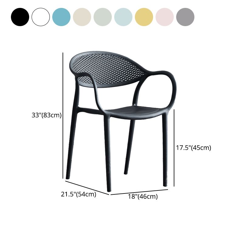 Sedia da pranzo in plastica moderna per interni moderni.