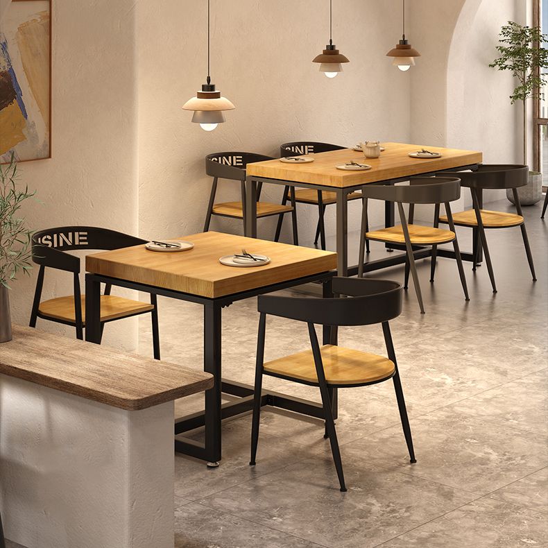 Mesa de comedor de madera maciza de estilo industrial Mesa cuadrada marrón con base de metal para comedor