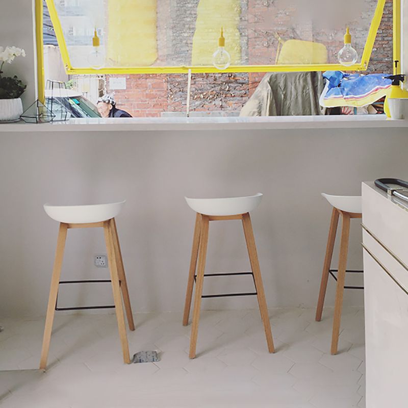 Moderner Stuhl des Massivholz -Barhocks mit Fußstütze im unteren Rücken des Home Bar Stuhl 30 Zoll