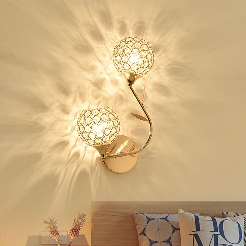 Lampe murale murale globe moderne à 1 lumière luminaire de montage mural avec une teinte en cristal transparent