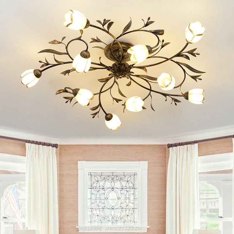 Traditionele bloemvormige plafondlamp, glazen kap, inbouwlamp voor woonkamer
