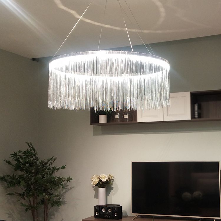 Moderne luxe led kroonluchter metalen lineaire hangende lamp voor binnenruimtes