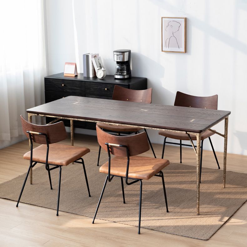 Traditionele luxe eettafel Bruine vaste houten eettafel met metalen basis