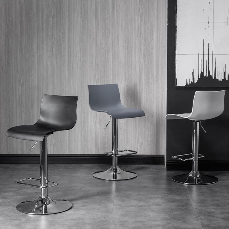 Conception sans bras de tabouret de bar pivotant de taille réglable de tabouret de bar de style industriel d'intérieur