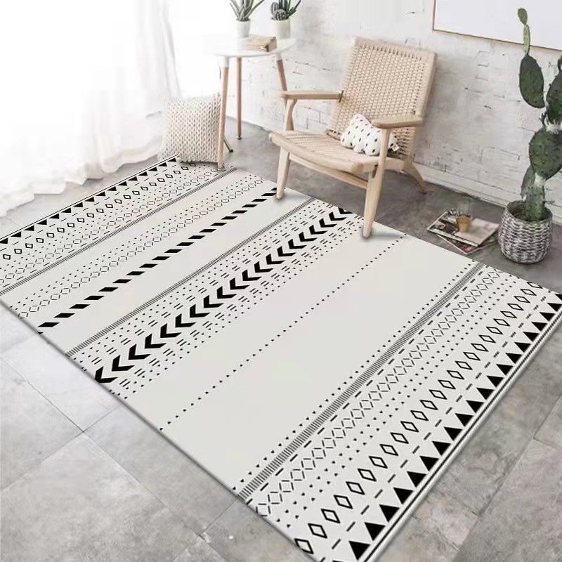Beige Traditional Rug Polyester Graphic Rug Stain Resistant Rug for Living Room