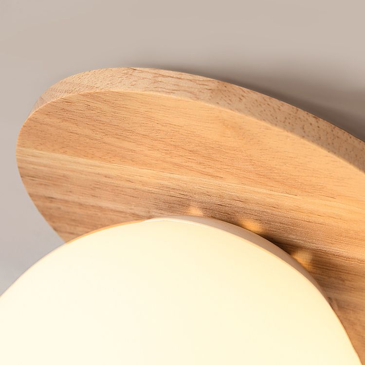 Plafonnier globe en bois à montage encastré concis et moderne avec abat-jour en verre blanc
