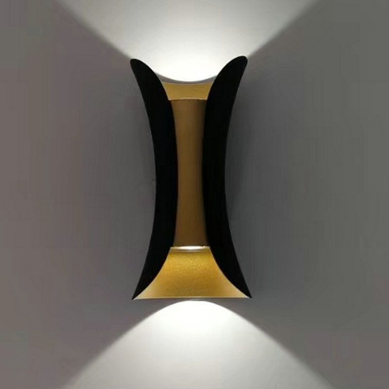 Curl Shape Wall Light Modern Style Metal 1 Light Wall Lamp in Black/White