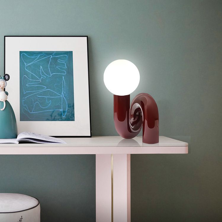 Twist Artistic Base Glass Globe Table Table Lampe Nordic Simplicité Résine Éclairage Resin en rouge