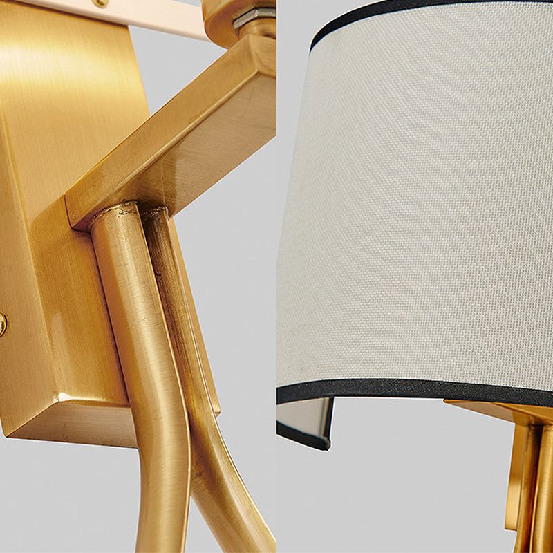 Lámpara de montaje de pared de 2 luces Sala de estar simple Luz de luz con sombra de tela de medio cilindro en oro