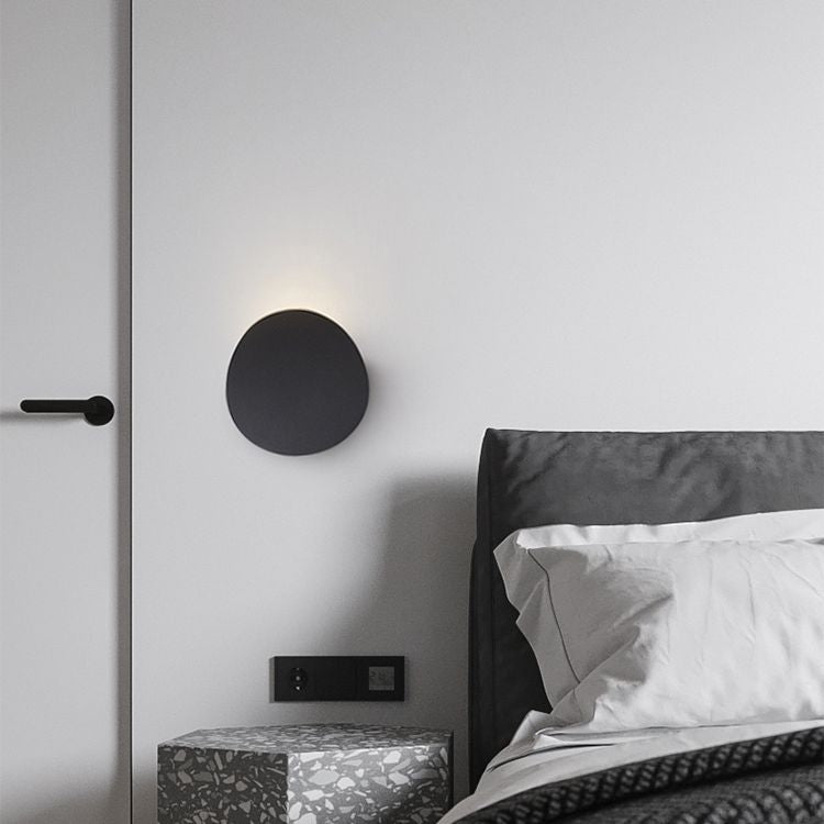 1-Light Wall Mounted Light Modern Style Bend Aluminum Wall Sconce Lamp in Black and White