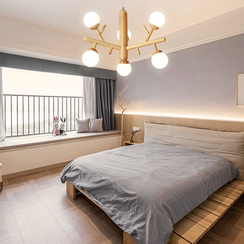Lampadario ramo di legno moderno a ciondolo multi-testa con tonalità di vetro bianco