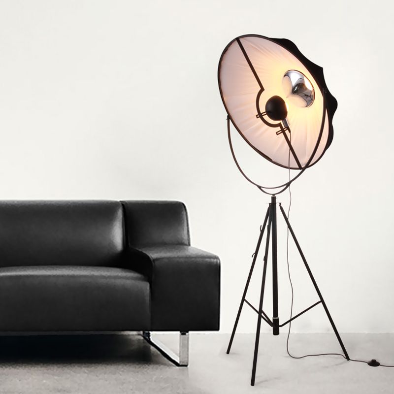 Contemporáneo Semi-Globe Tri-Leg Floor Light Metal 1 Bulbo Photo Studio Lámpara de pie en negro/blanco