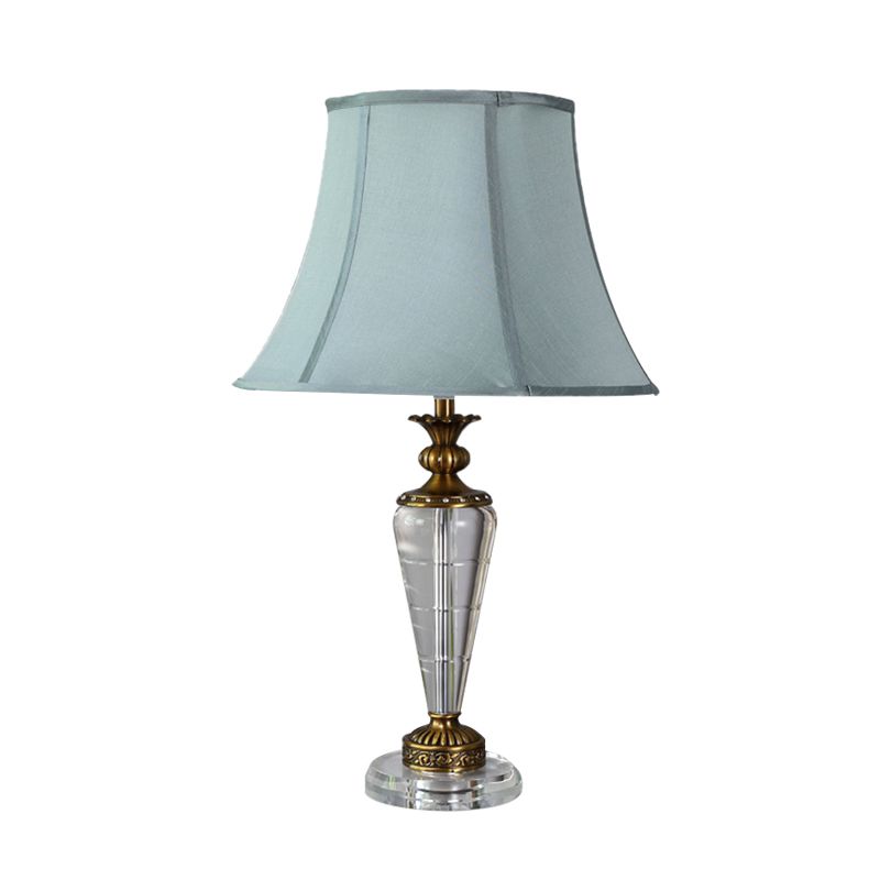 Lámpara de mesa de noche cónica Countryside, lámpara de mesa de tela de una sola bombilla en azul para dormitorio con base de cristal