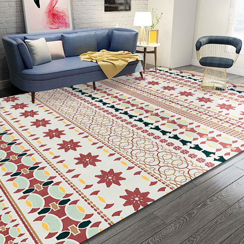 Tapis à imprimé tribal de ton blanc