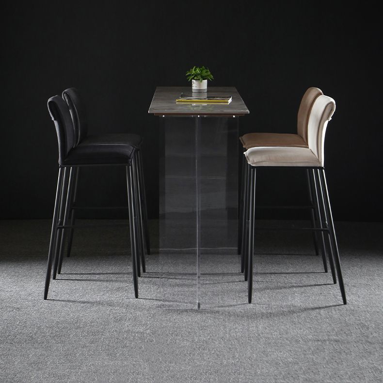 Taburete de bar moderno tapizado con respaldo sin brazos y base de metal