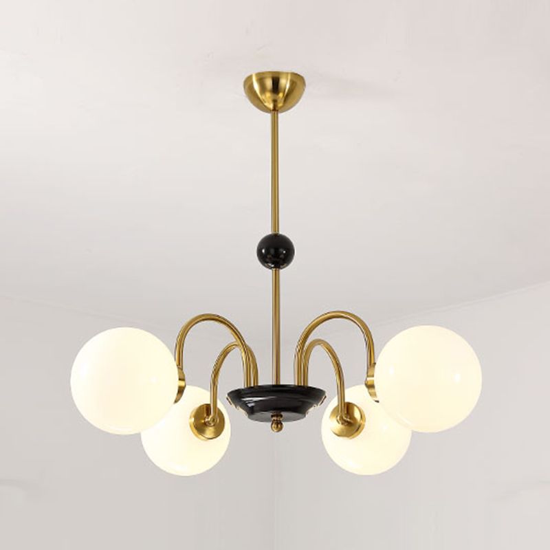 Luminaires de lustre en métal.