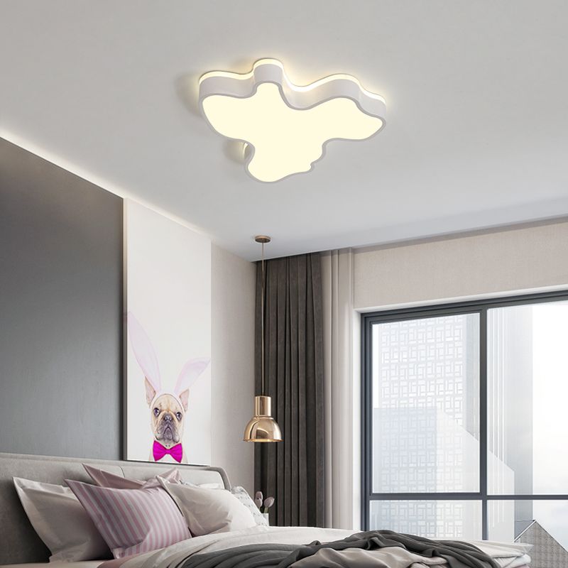 16"/19.5"/23.5" W Abstract Flush Light with Black/White Metal Shade and Acrylic Diffuser Led Contemporary Flush Mount in Warm/White