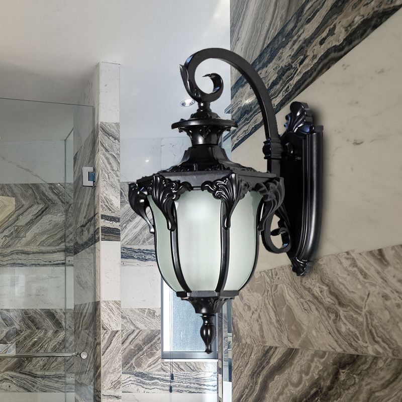 Lampada di foglie di applique esterni di ghianda in vetro bianco 1 leggero lampada da parete di finitura nera/ottone con braccio turbinale