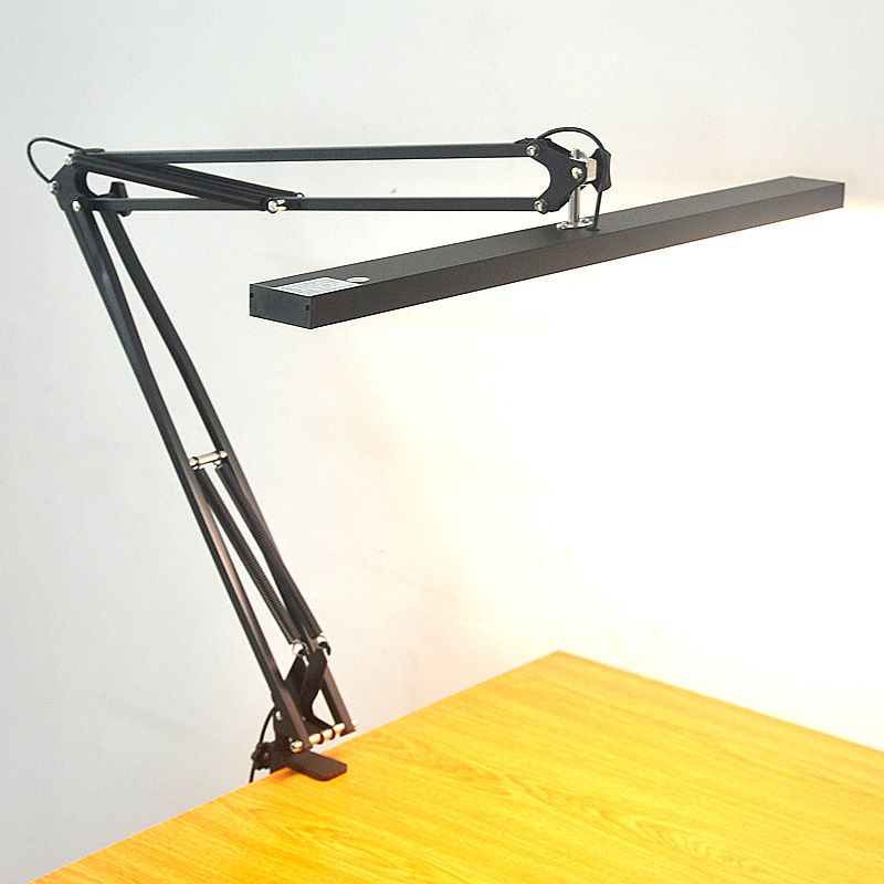 Moderne stijl lineaire nachttafellamp metaal 1 licht nachtkastje lamp in zwarte afwerking