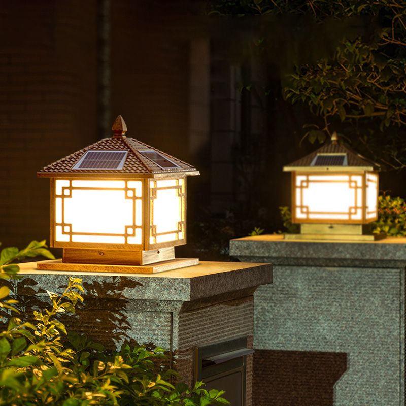 Minimalist Style LED Solar Lighting Fixture with Acrylic Shade for Garden