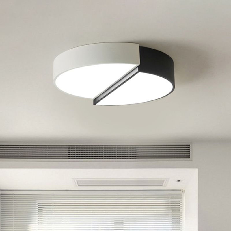 Minimalist Split Round Flush Light Metal 15"/19" Wide LED Bedroom Ceiling Mounted Lamp in Black and White