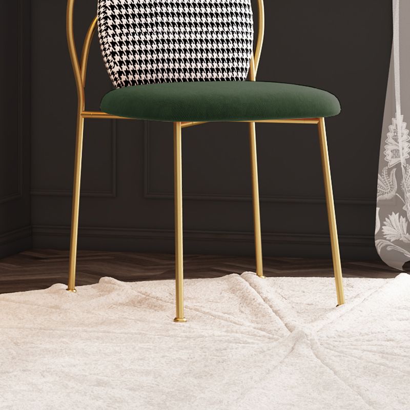 Glam – chaise d'appoint à dossier solide pour chambre à coucher, en velours, finition mate, avec pieds dorés