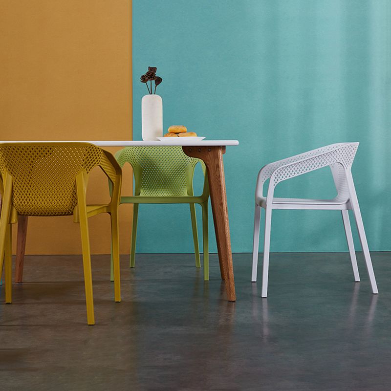 Sedie da pranzo moderne in plastica per interni in plastica.
