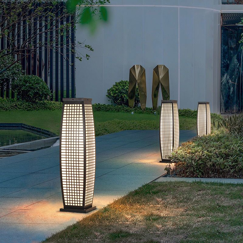 Black Metal Pillar Lamp Waterproof Outdoor Light for Courtyard