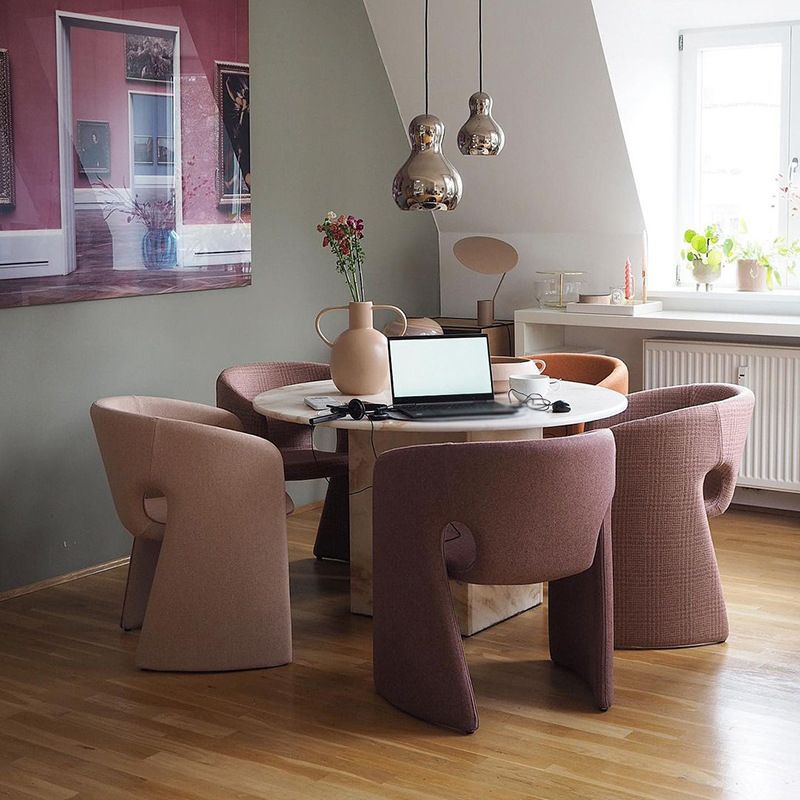 Silla de comedor con respaldo sólido y acabado mate, sillón de terciopelo para cafetería, estilo diseñador