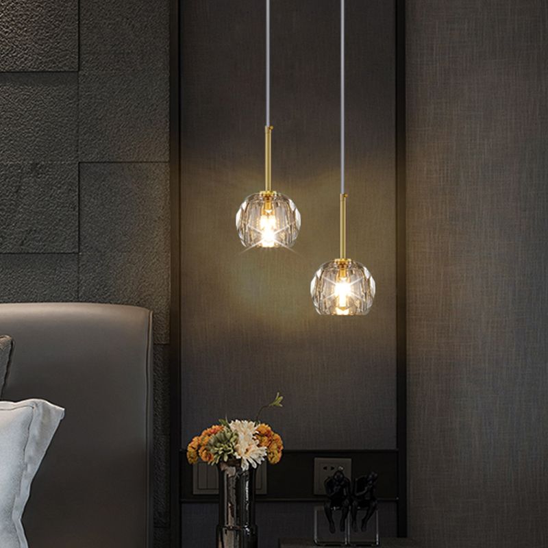 1 Lichthängeleuchte moderne Globus-Federlampe mit klarem Kristallschatten