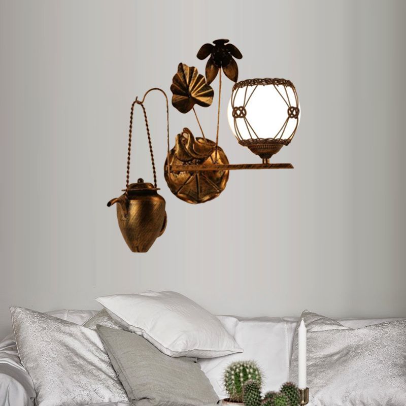 Milky Glass antique en laiton applique lampe Orb 1-Light Country Style Mur Mount Éclairage pour salle à manger