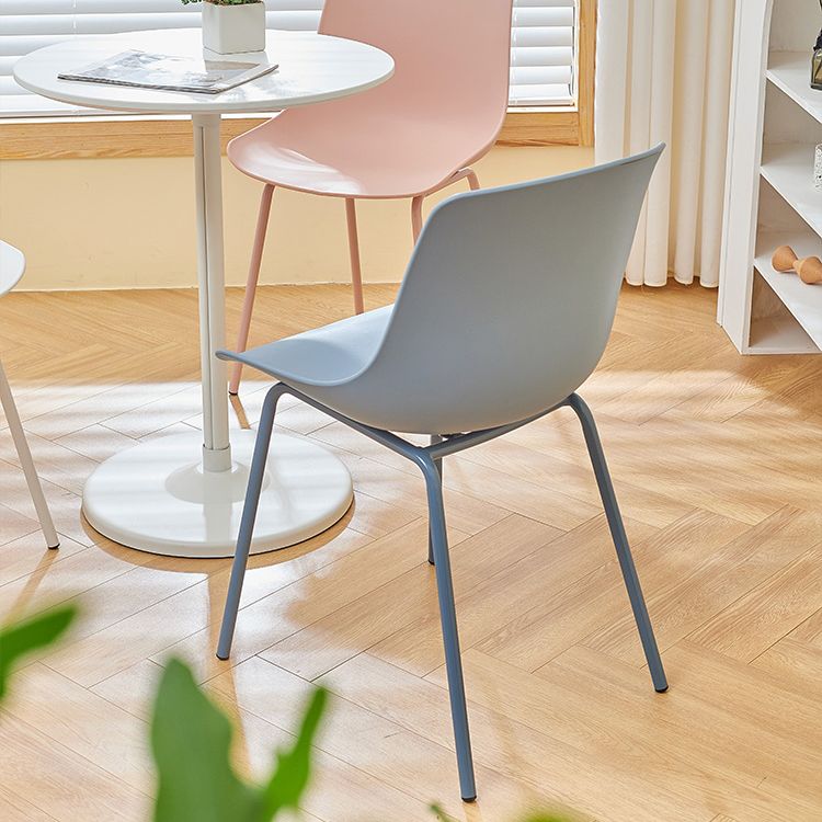 Design contemporaneo sedia da pranzo in plastica a bracciole senza braccio sedia per casa