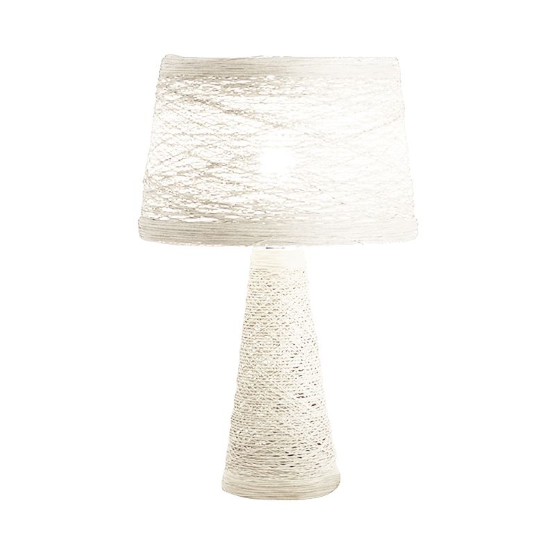 1 Bulbe Salle Bureau Light Style Asian White / Tan Reading Livre lampe avec ombre en rotin