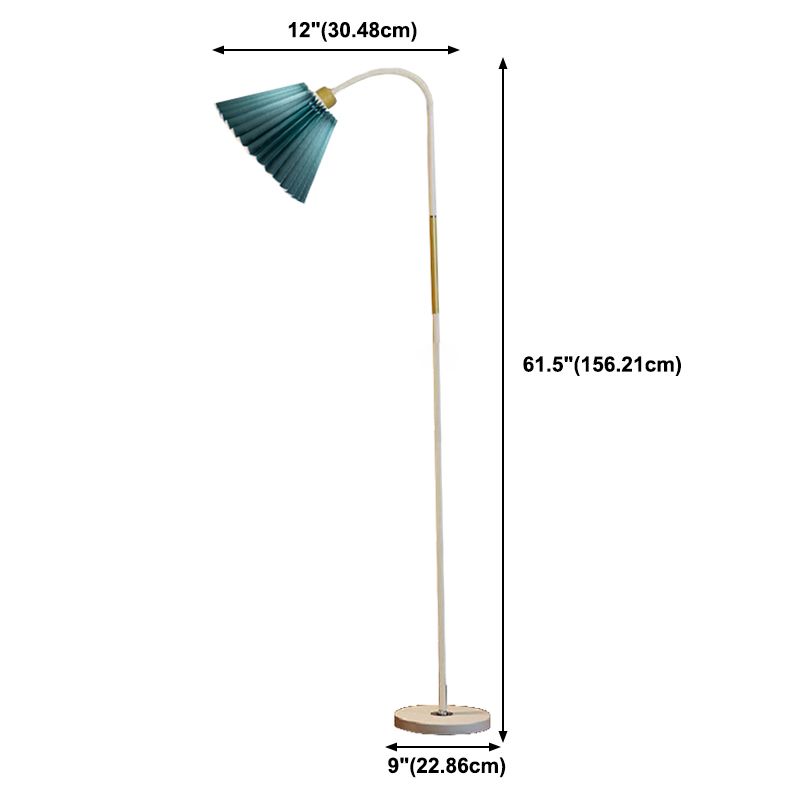 Moderne eenvoudige ijzeren vloerlamp kleurrijk lamp vloerlicht met stoffen schaduw voor slaapkamer