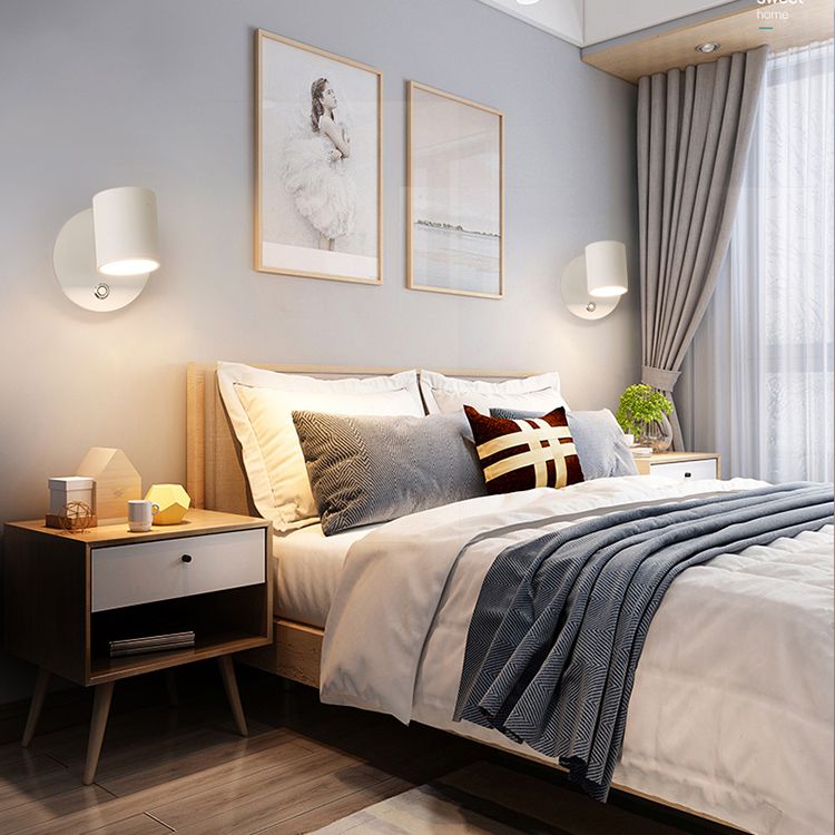 Lampada montata a parete in metallo regolabile per il minimalismo per camera da letto