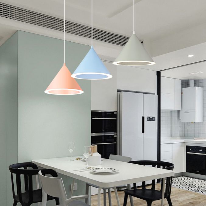 Pendard à LED en forme de cône métallique