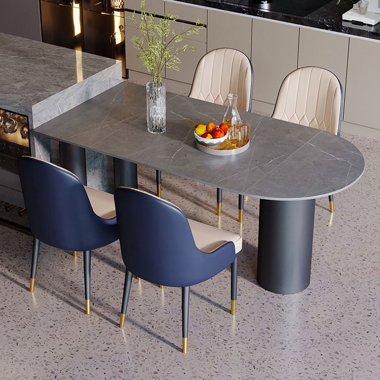Tavolo da pranzo moderno con piano in pietra e base in acciaio nero