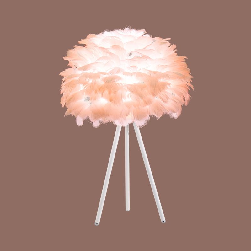 Lampada da comodino Bloom Lampada da tavolo singola bianca/rosa con piuma nordica con treppiede bianco/oro per camera da letto