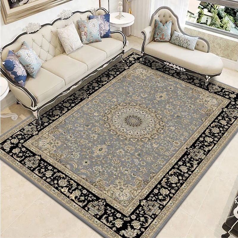 Black Retro Carpet Polyester Graphic Area Carpet Stain Resistant Carpet for Home Decor