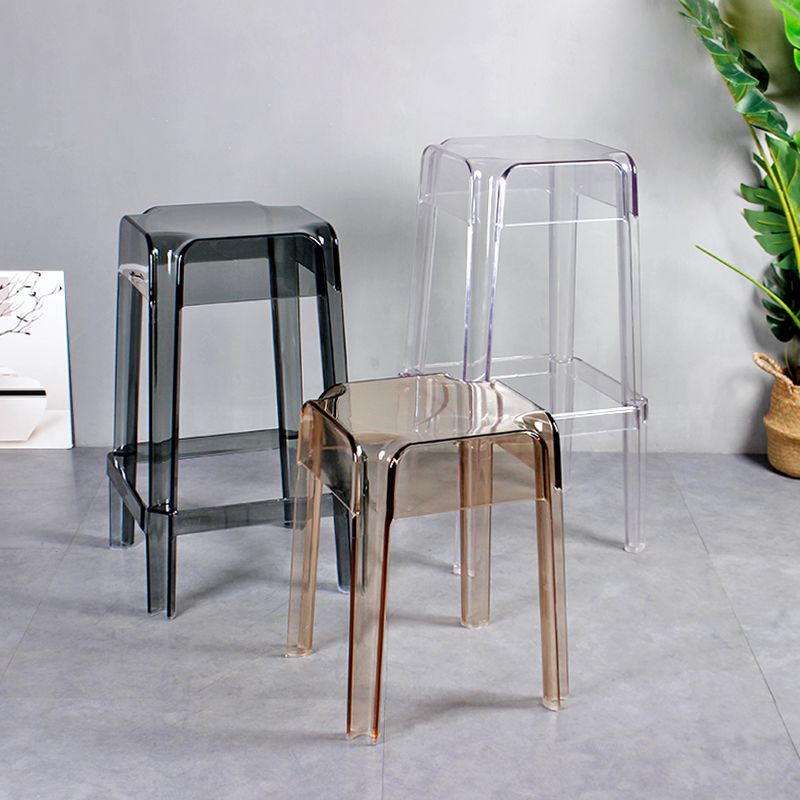 Stapelbarer Nordic-Barhocker aus Kunststoff, einfacher hoher Innenhocker mit quadratischem Sitz