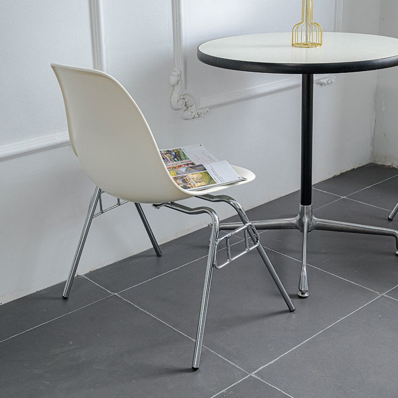 Minimalistische stijl vaste rug plastic stoel voor huisgebruik stapelbare armloze zijstoel