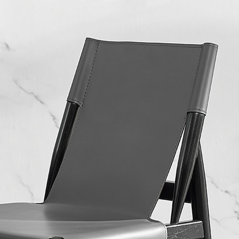 Silla de comedor marrón de cuero de silla lateral con respaldo sólido de restaurante de estilo diseñador