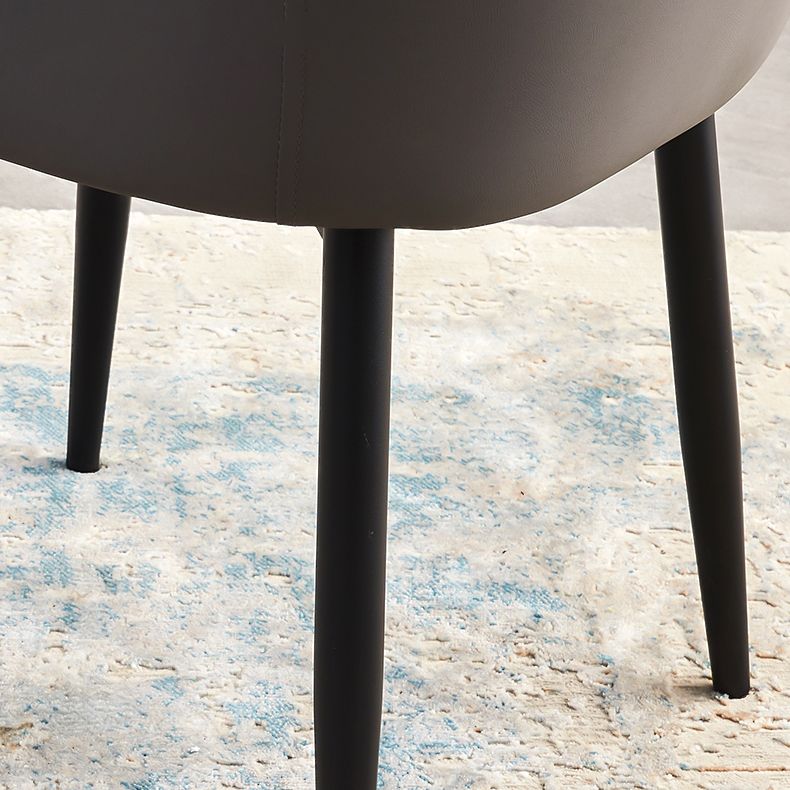 Sedia a braccio contemporanea finitura in pelle curva in pelle sedia per sala da pranzo