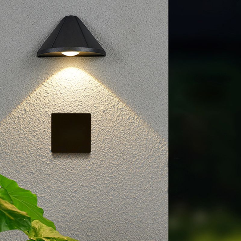 Single Modernism Black/White Wall Mounted Sconce Statement LED Wall Light