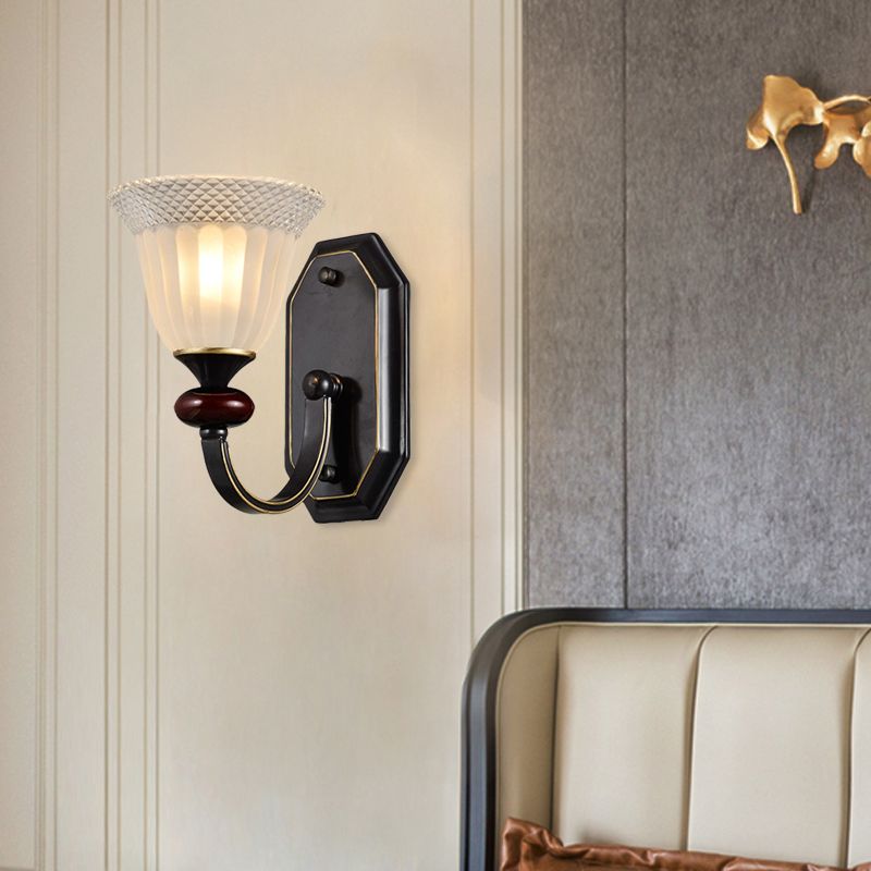 Mur en métal noir Mourir Light Courbe Coumanche 1/2 Light Lil d'éclairage mural avec une nuance en verre transparent à cloche